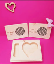 Lade das Bild in den Galerie-Viewer, Zirben-Energie Box mit Lebensblume / Liebevolle Handarbeit