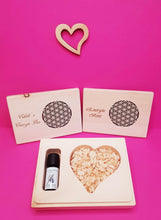 Lade das Bild in den Galerie-Viewer, Zirben-Energie Box mit Lebensblume / Liebevolle Handarbeit