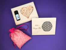 Lade das Bild in den Galerie-Viewer, Zirben-Energie Box mit Lebensblume / Liebevolle Handarbeit