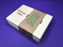 Lade das Bild in den Galerie-Viewer, Zirben-Energie Box mit Lebensblume / Liebevolle Handarbeit