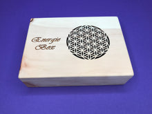 Lade das Bild in den Galerie-Viewer, Zirben-Energie Box mit Lebensblume / Liebevolle Handarbeit