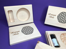 Lade das Bild in den Galerie-Viewer, Zirben-Energie Box mit Lebensblume / Liebevolle Handarbeit