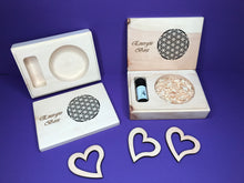 Lade das Bild in den Galerie-Viewer, Zirben-Energie Box mit Lebensblume / Liebevolle Handarbeit